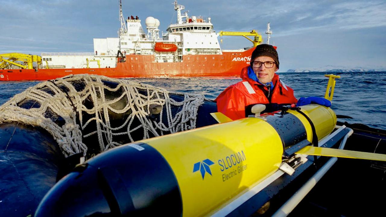 A ֱ researcher maintains a small submersible that is designed to collect ocean temperature data