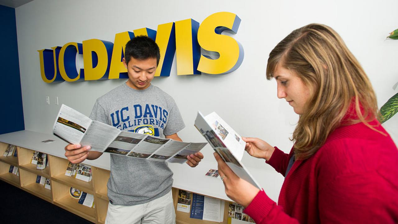 Students read brochures at the ֱ Welcome center