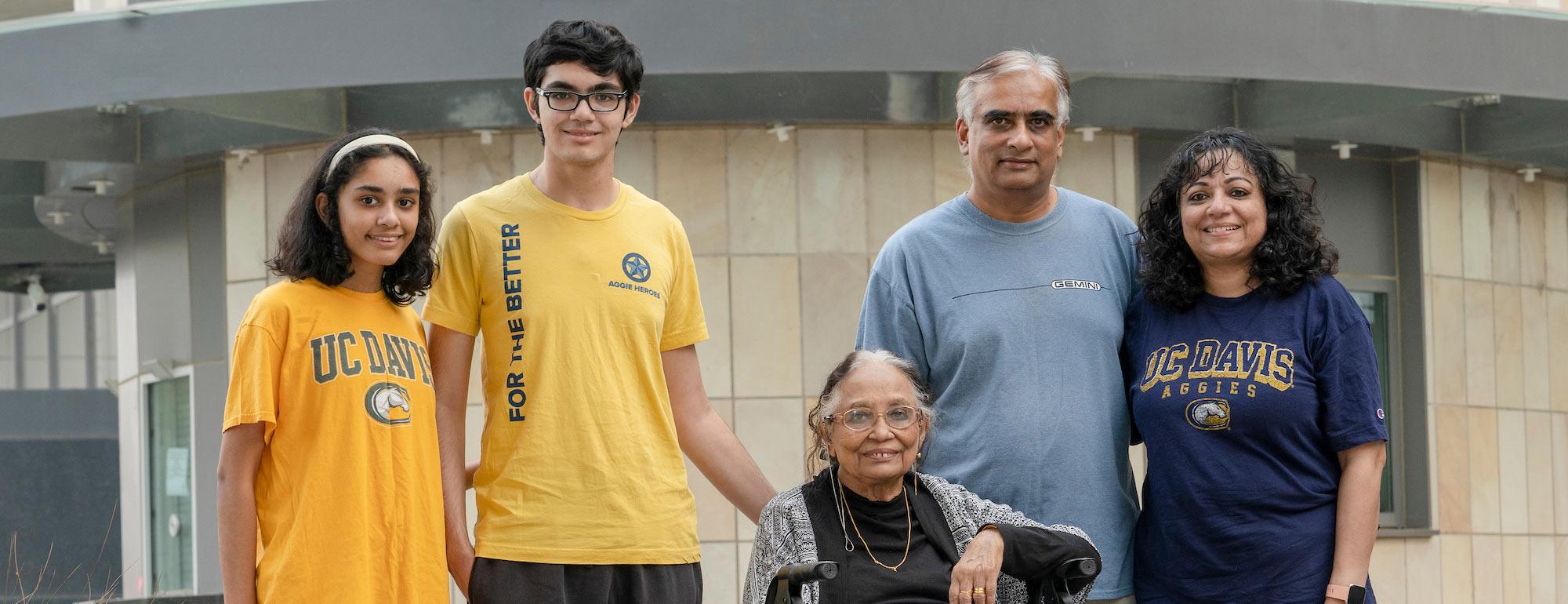 Three generations of a ֱ family pose for a portrait.